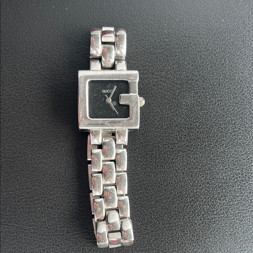 Gucci Black And Silver Square Timepiece Gucci Black And Silver Square Timepiece